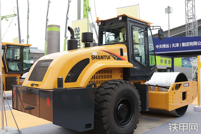山推SR22M-C5压路机整机外观