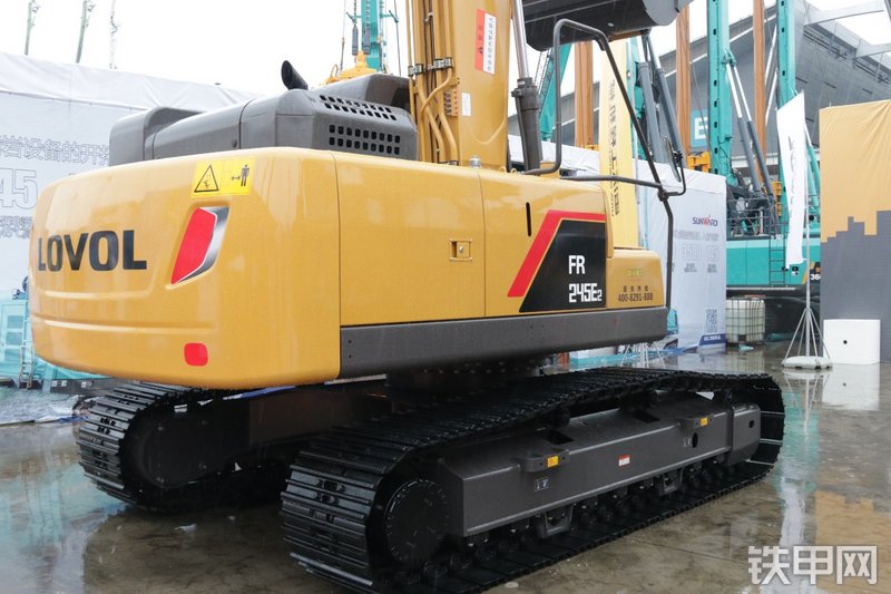 雷沃重工FR245E2挖掘机整机外观