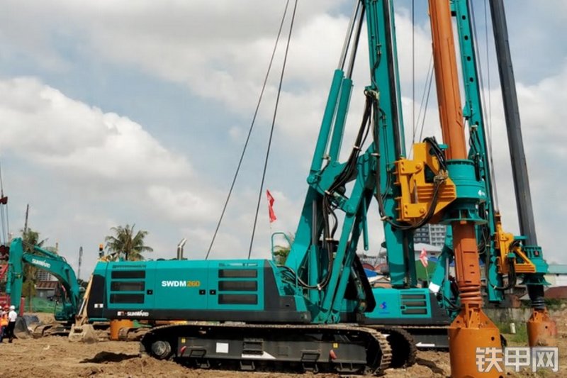 山河智能SWDM260旋挖钻整机外观