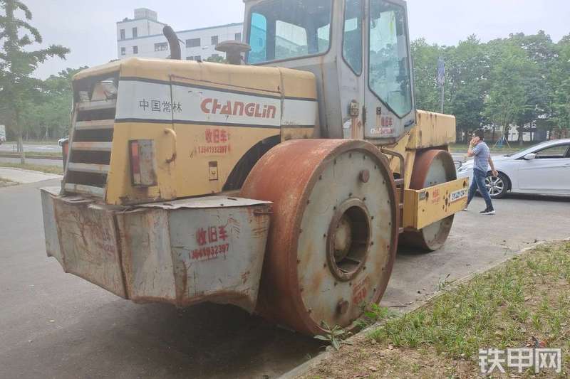 国机常林3YJ21/24-1压路机整机外观