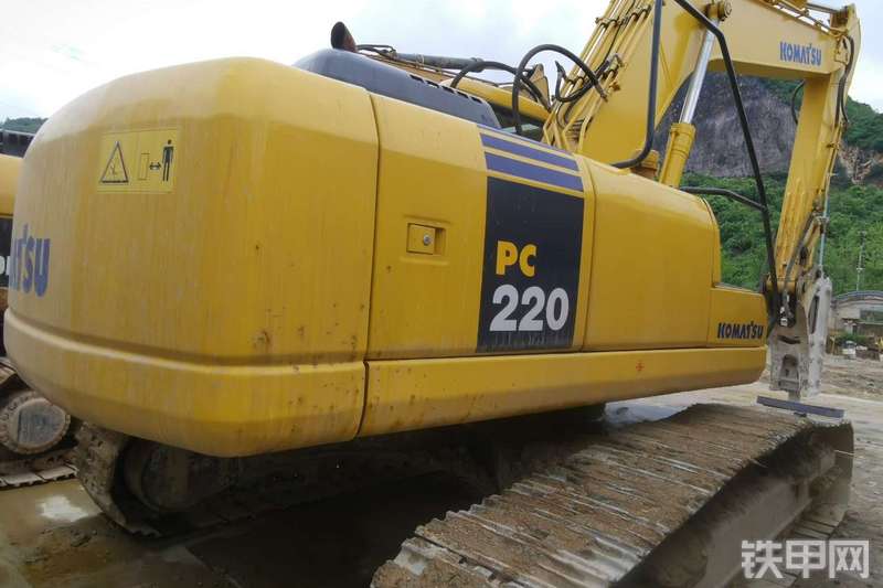 小松PC220LC-7挖掘机整机外观