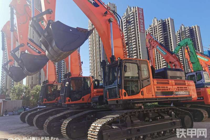 斗鑫重工DX550PC-9挖掘机整机外观