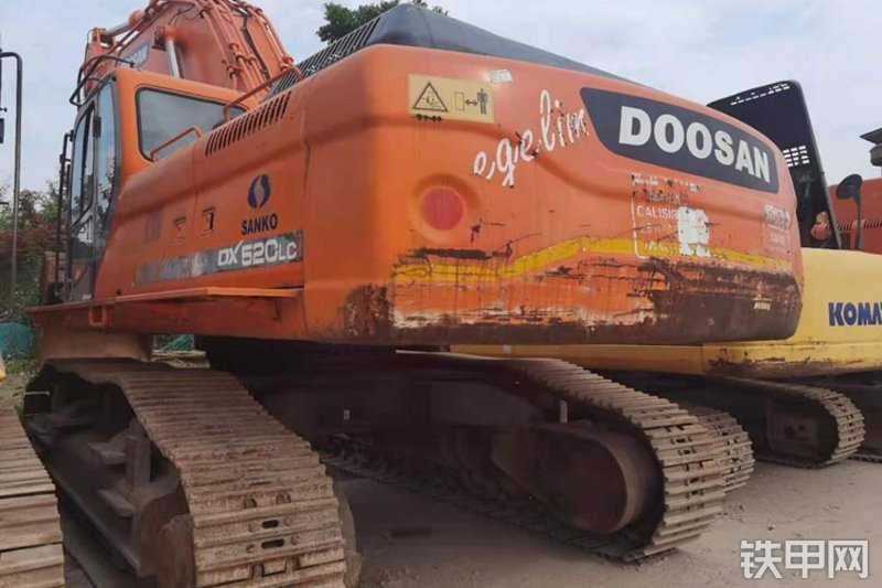迪万伦DX520LC挖掘机整机外观