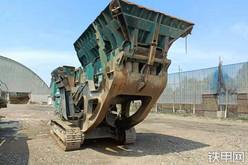 特雷克斯PT400X移动破碎站整机外观