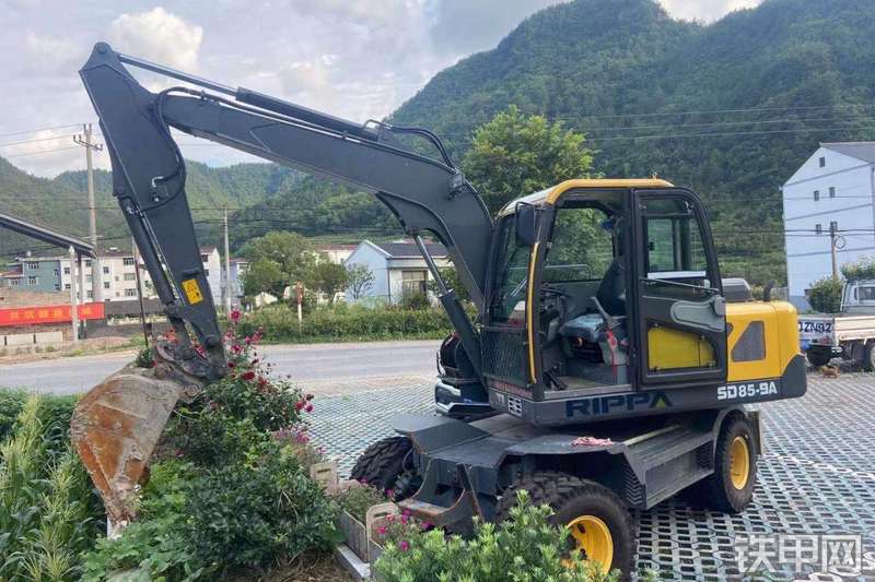 山东立派pc85xm轮式挖掘机