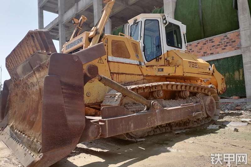 利勃海尔PR752推土机整机外观