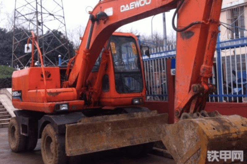 大宇dh130wv轮式挖掘机