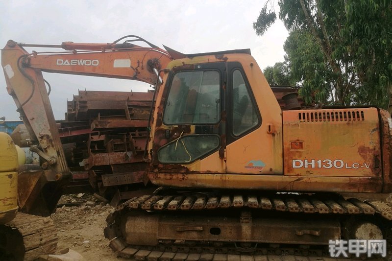 大宇DH130LC-V挖掘机整机外观