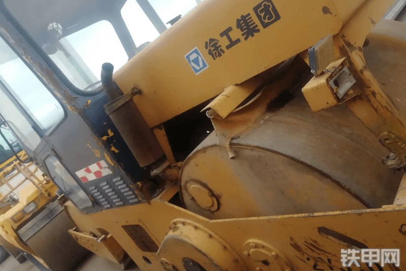徐工路友2YJ10压路机整机外观
