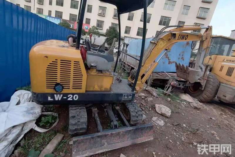 雷沃重工lw20履带式挖掘机