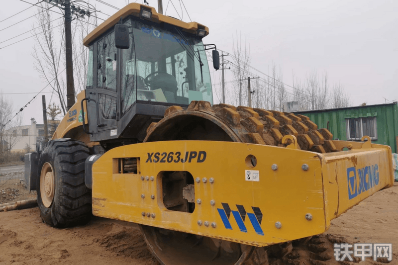 徐工XS263JPD压路机整机外观