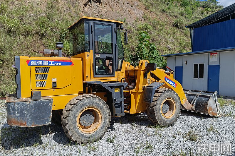 鲁通重工zl938轮式装载机