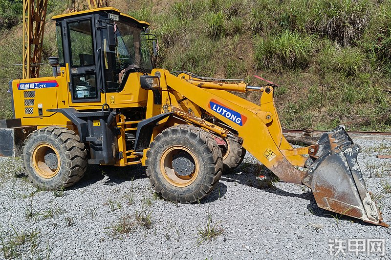 鲁通重工ZL-938装载机整机外观
