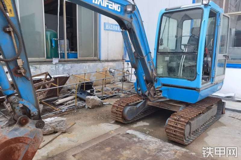 岱峰DF45挖掘机整机外观