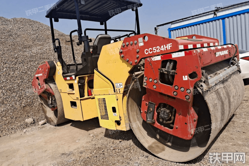戴纳派克CC524HF压路机整机外观