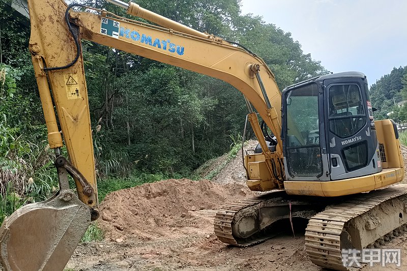 小松PC138US-2E0挖掘机整机外观