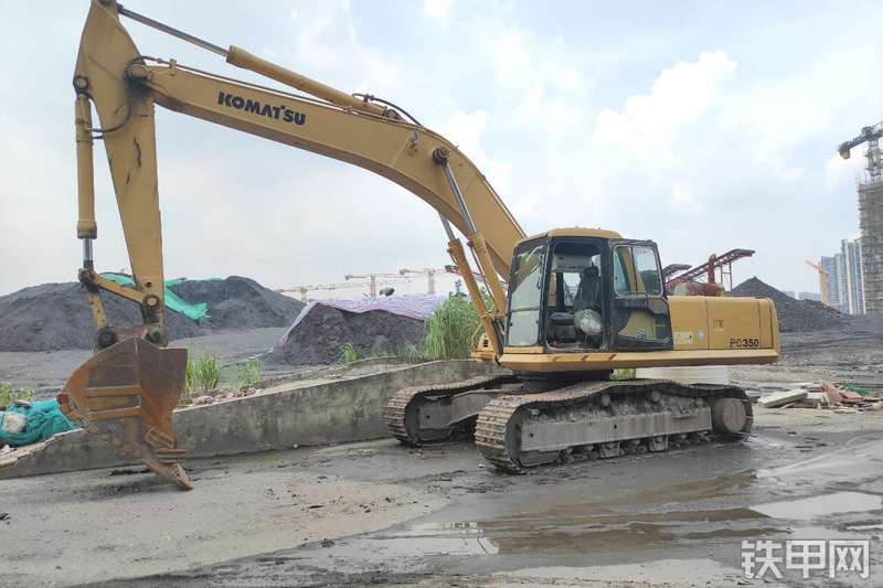 小松PC300-6Z挖掘机整机外观