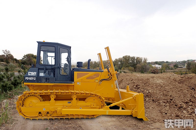 普石勒PD165Y-2推土机整机外观