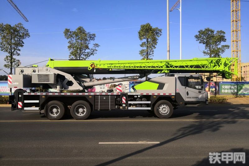 中联重科ZTC251VE562起重机整机外观