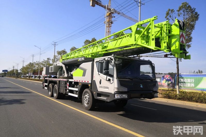 中联重科ZTC251VE562起重机整机外观