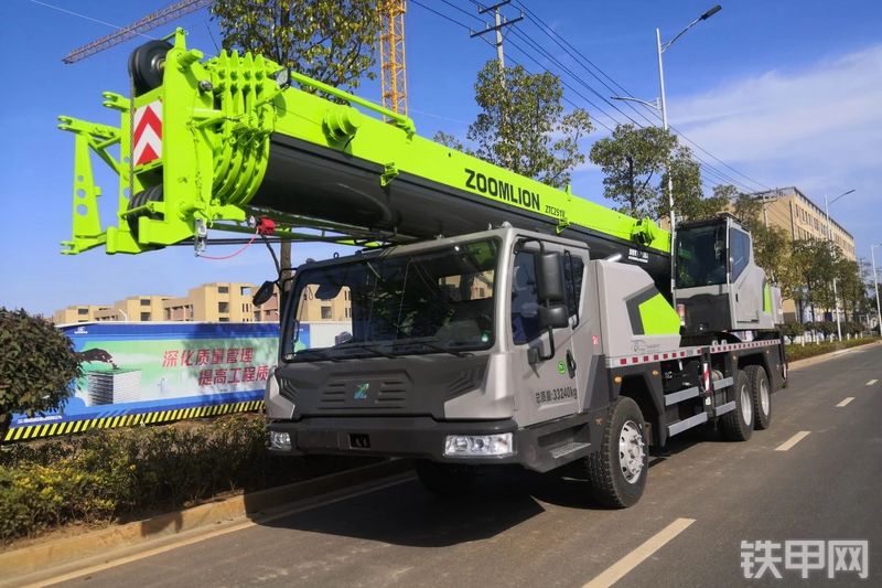 中联重科ZTC251VE562起重机整机外观