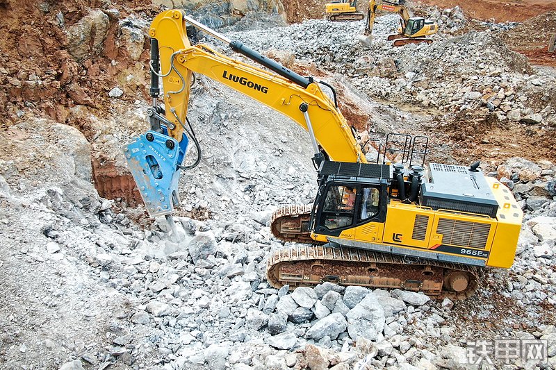 柳工CLG965EHD挖掘机整机外观