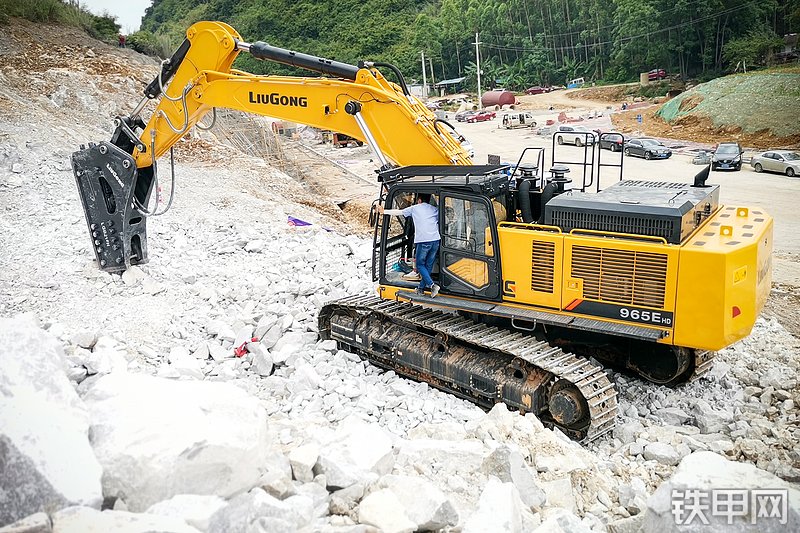 柳工CLG965EHD挖掘机整机外观