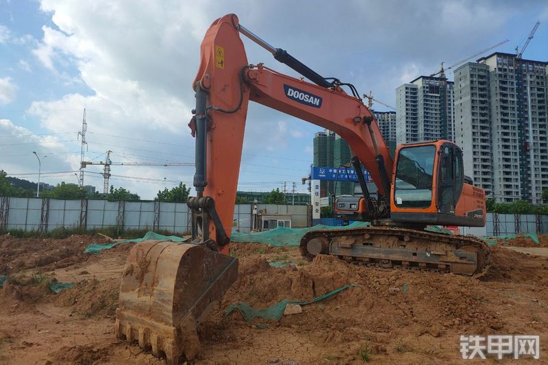 迪万伦DX215-9CN ACE挖掘机整机外观