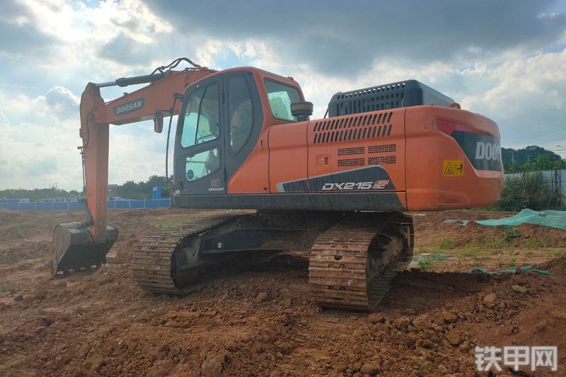 迪万伦DX215-9CN ACE挖掘机整机外观