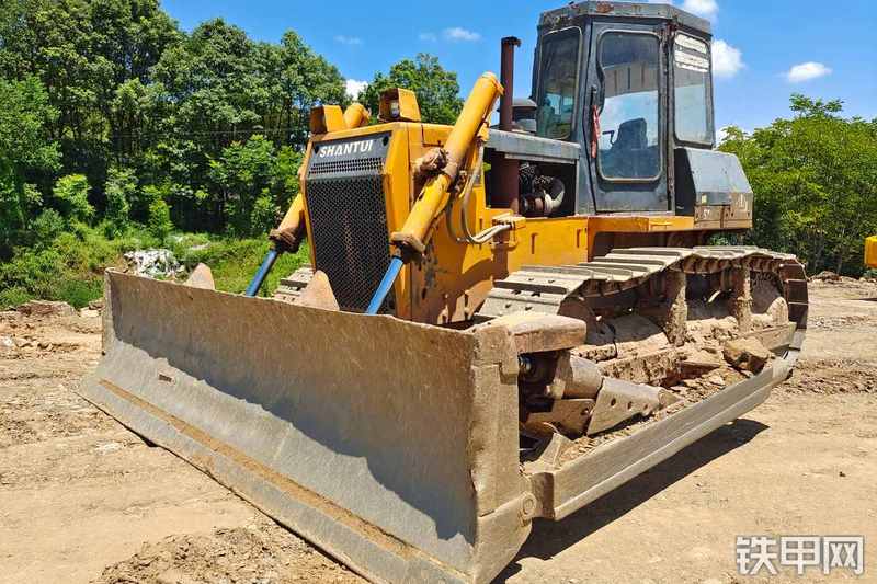 山推TSY160BL推土机整机外观