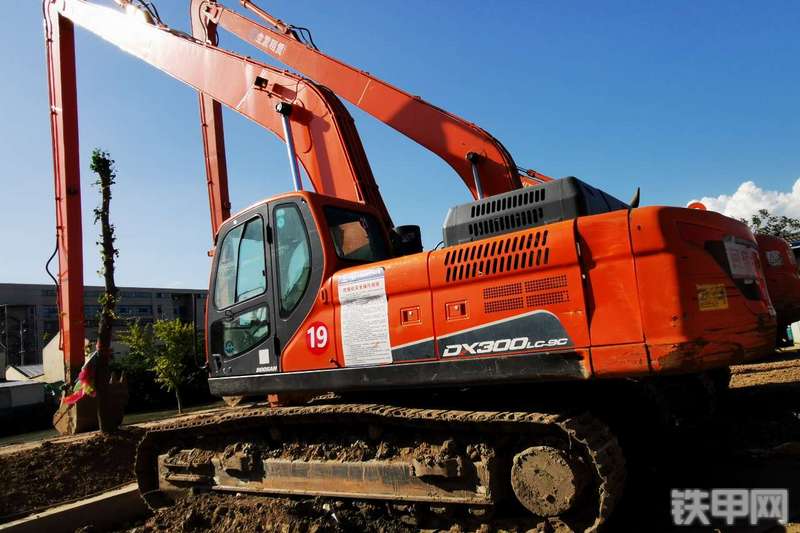 斗山dx300-9c-0em挖掘机