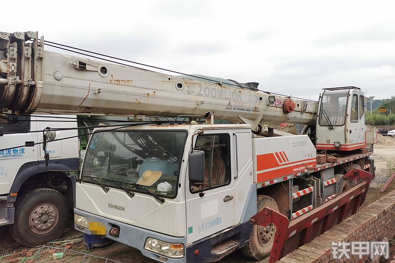 中联重科ZLJ5261H3.4起重机整机外观