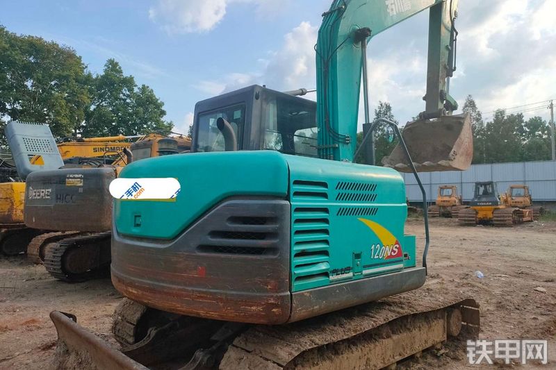 石川岛100NST挖掘机整机外观