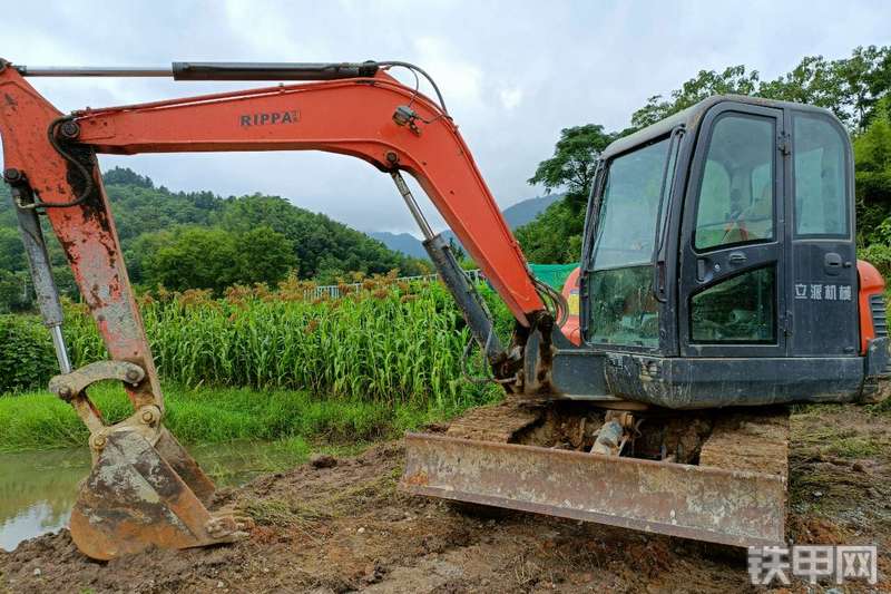 山东立派PC65-M挖掘机整机外观