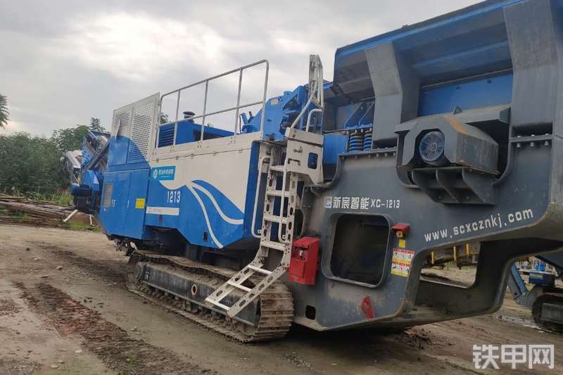 新宸智能XC-1213移动破碎站整机外观