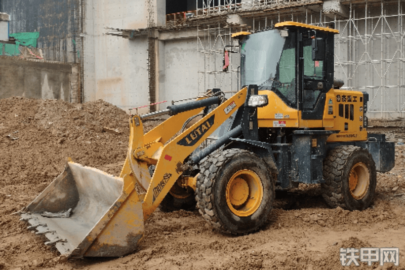 鲁泰940装载机整机外观