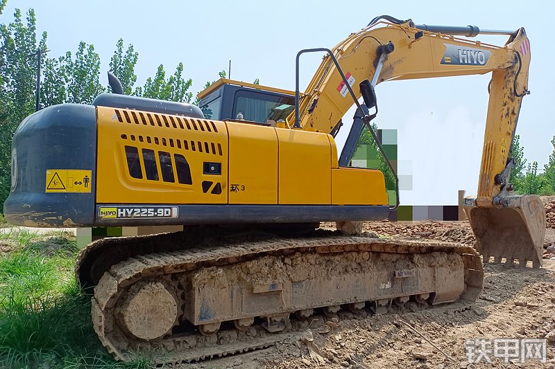 恒岳重工HY215-9D挖掘机整机外观
