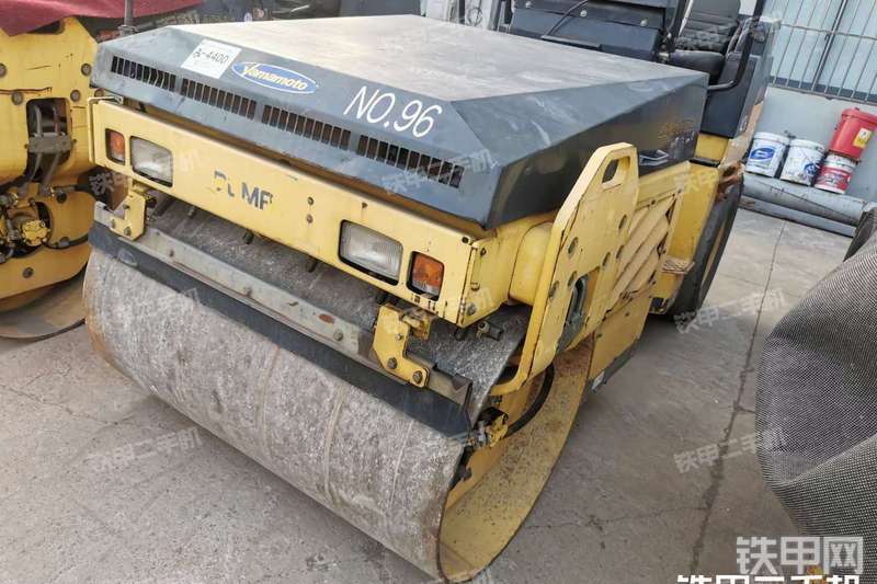 宝马格BW131ACW-2压路机整机外观