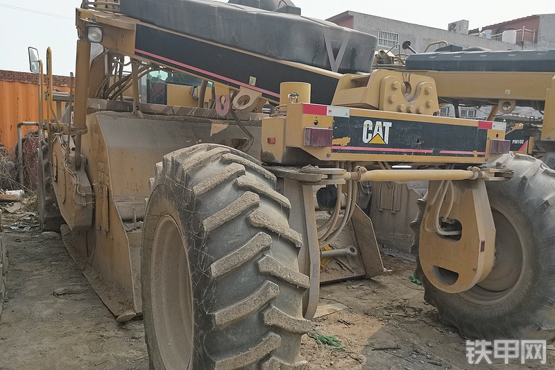 卡特彼勒RM-300路面再生设备整机外观