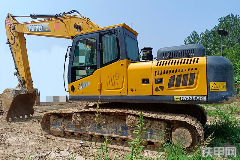 恒岳重工HY215-9D挖掘机整机外观