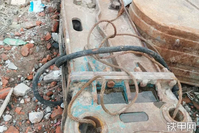 未知品牌breakerT165立式破碎锤