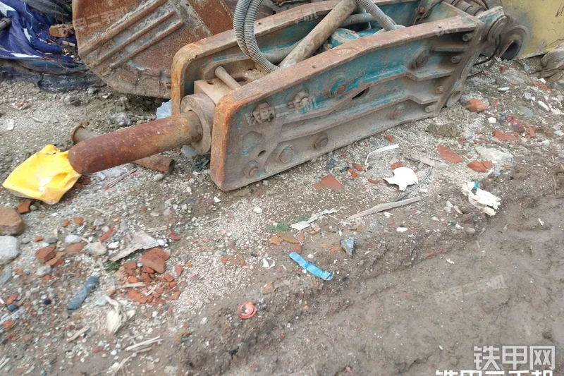 未知品牌Φ115直型破碎锤整机外观