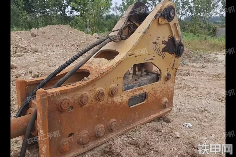 未知品牌Φ230三角型破碎锤整机外观