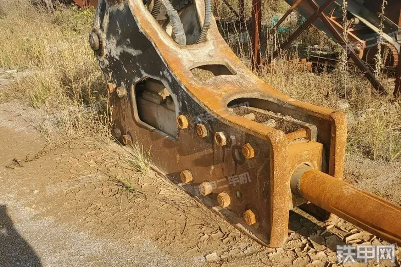 未知品牌Φ200三角型破碎锤整机外观