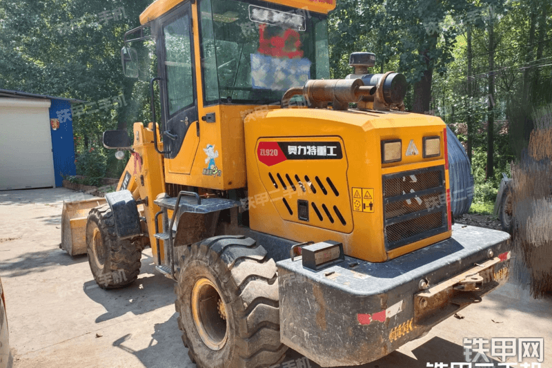 奥力特重工ZL920装载机整机外观