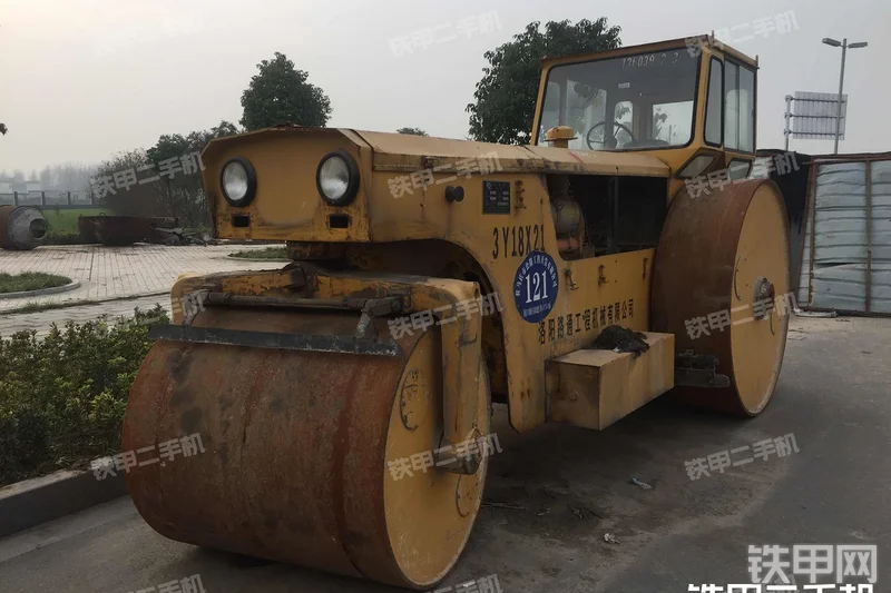洛阳路通3Y18/21压路机整机外观
