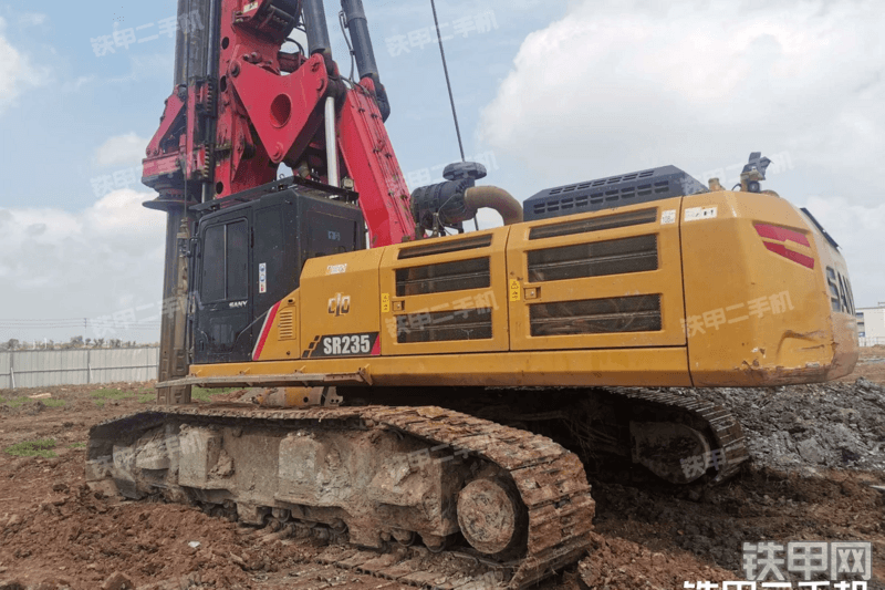 三一重工SR235旋挖钻整机外观