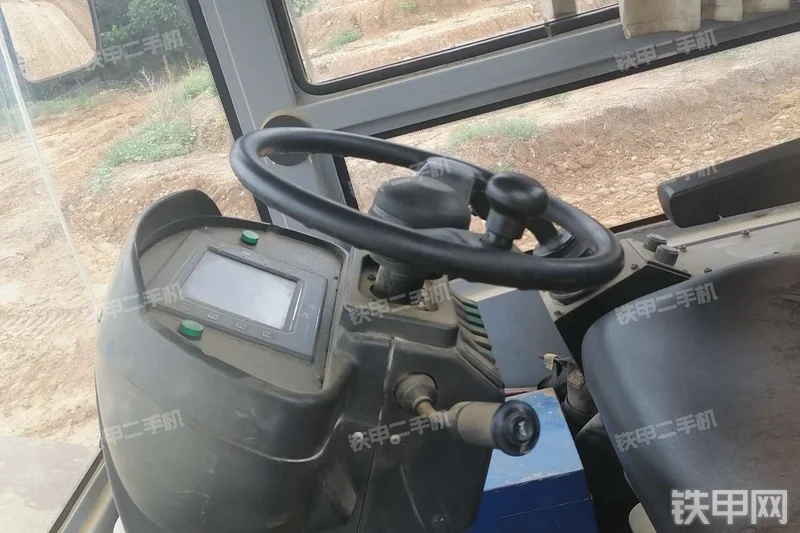 中大YZ362压路机局部