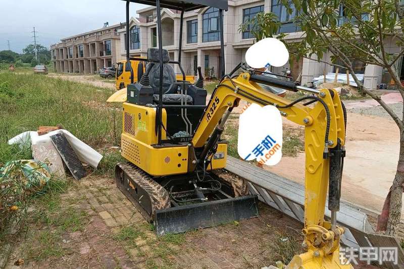 山东立派r325xdslg履带式挖掘机