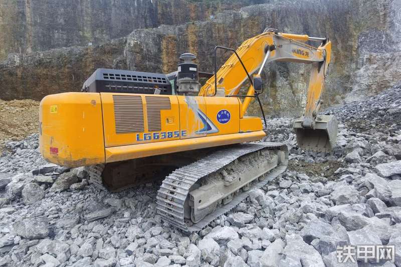 龙工LG6385E挖掘机整机外观